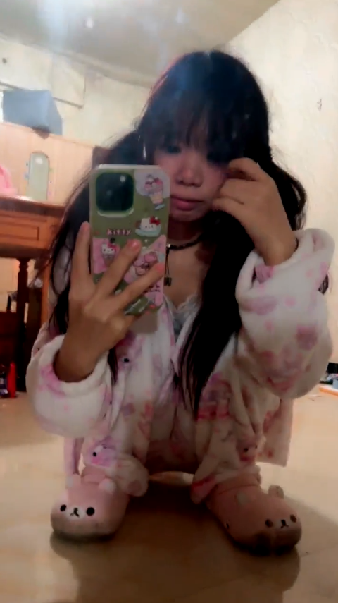 在校大学生【冻死小呆】嫩乳嫩穴宿舍各种展示