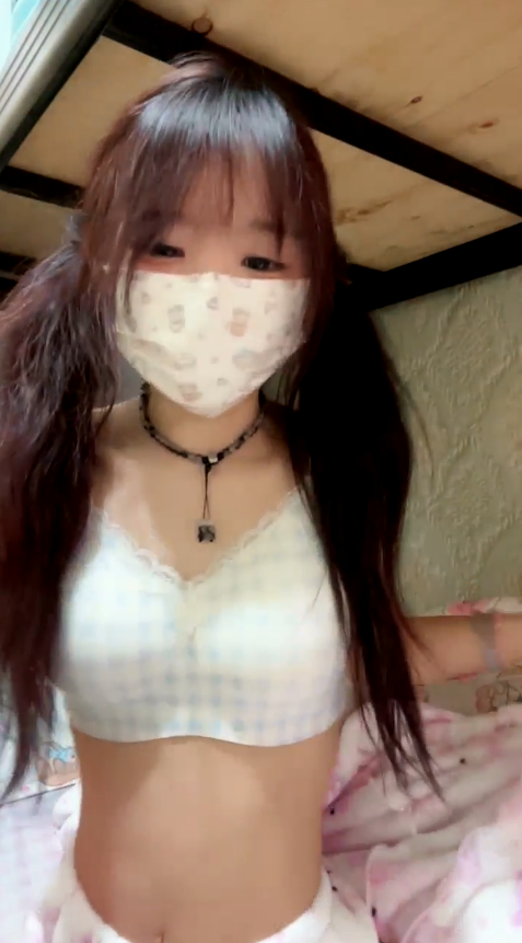 在校大学生【冻死小呆】嫩乳嫩穴宿舍各种展示