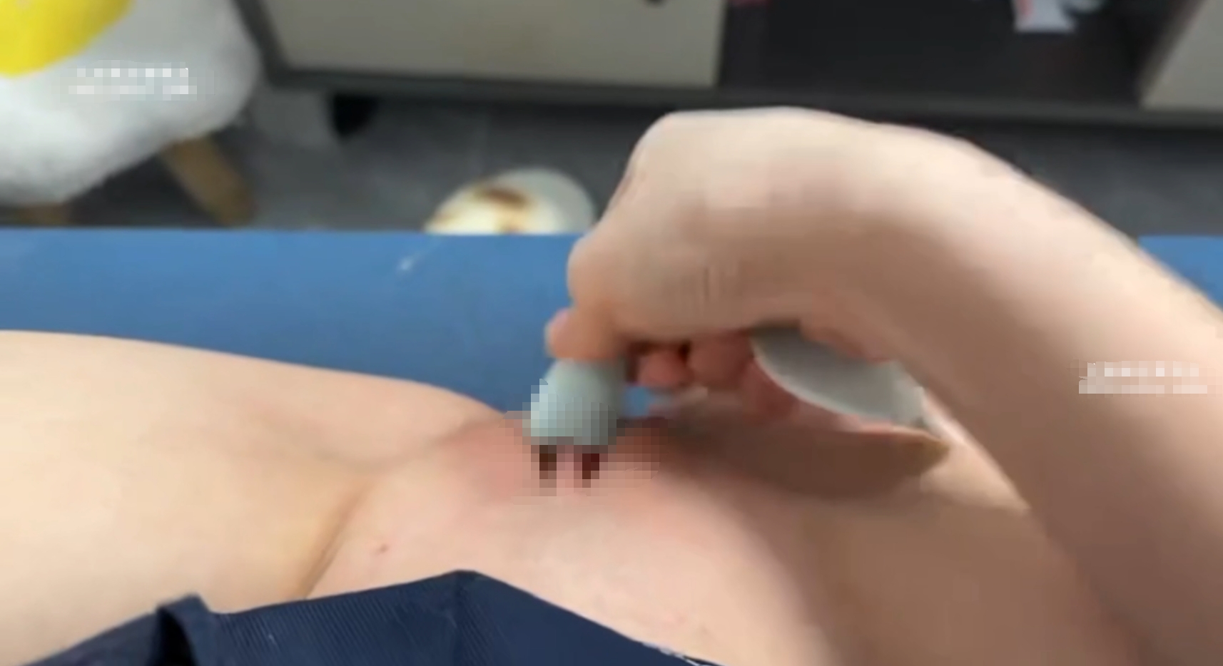 猫猫酱@miaomao865 - 双马尾白虎萝莉 JK制服玩具自慰 4分钟【1v-227M】