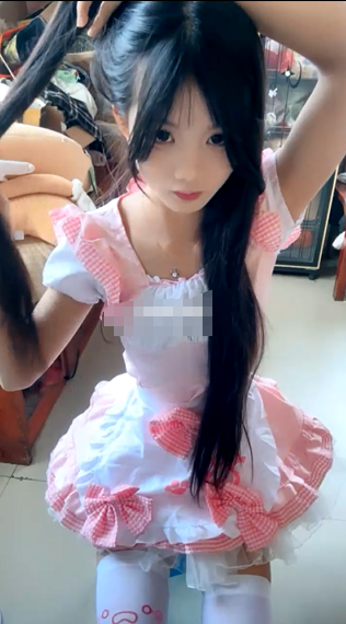 农村07小美女，回老家线上约炮，【水嫩宝宝】，甜妹儿一个，奶子小了点，颜值高嘴巴甜，酒店开房被狂草！