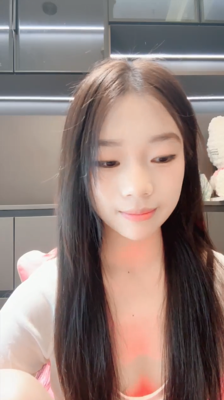 清纯少女下海【吧啦】明星颜值 嫩穴翘臀 边跳边脱光~抠逼自慰~大屌狂插 淫叫声声声不息5v