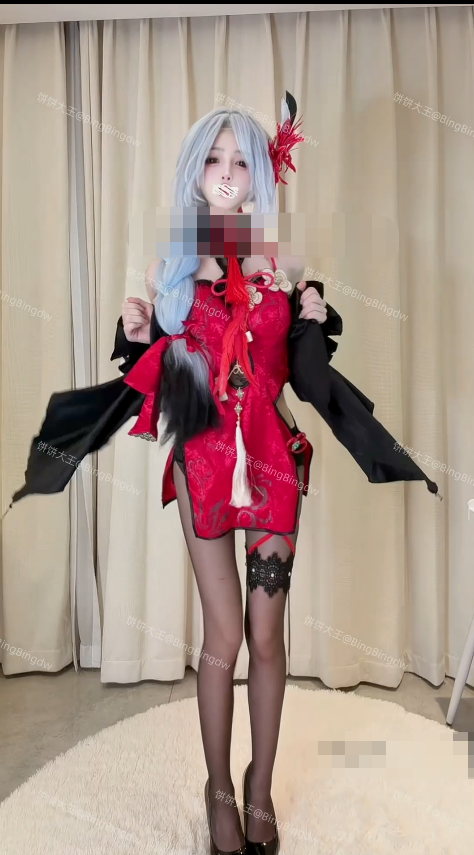 饼饼大王 昭昭 申鹤模拟足交 【4V 740MB】