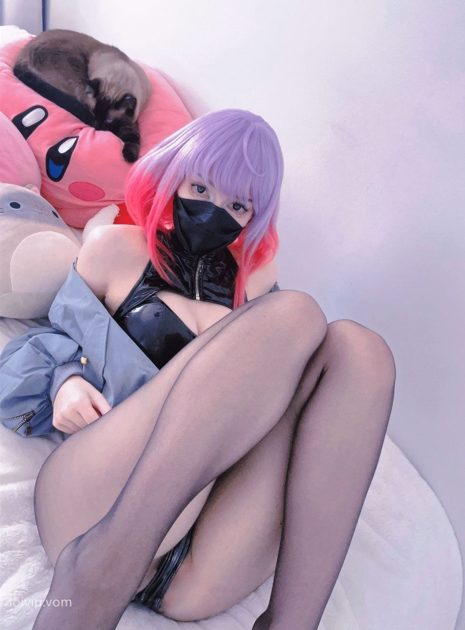 Routhless  露娜cos自慰 【3V 77MB】