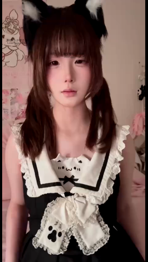 饱饱咪  OvOallen77 双马尾jk自慰合集+楼梯口露出自慰8v【8V 591MB】