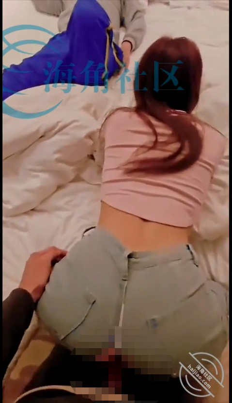 极品身材超美姐姐『亲姐的诱惑』小外甥在看手机在他面前操了2次姐姐，一边操一边跟他聊天4v