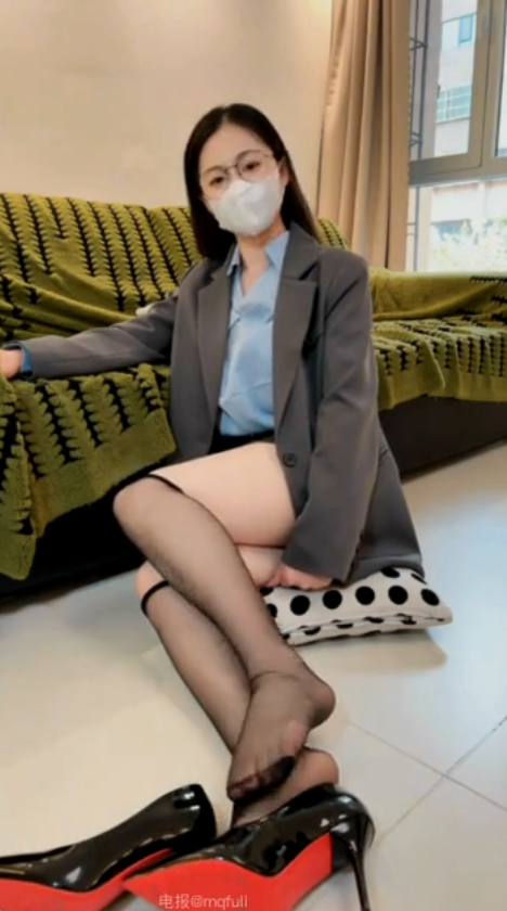 【b站玉足up】瑶璐瑶的美味屋  职业ol_走了一天刚下班回家 【2V 30MB】