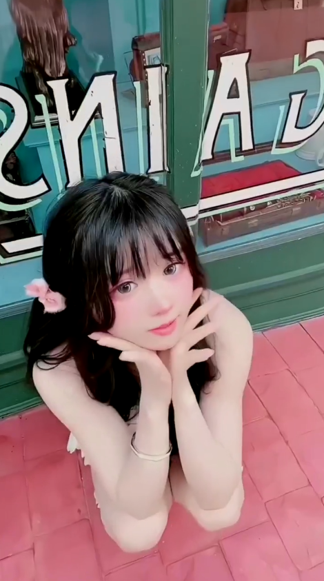 佳佳拖把 快手百万粉丝，cosplay福利姬自拍大尺度视频流出【13V 1.4GB】