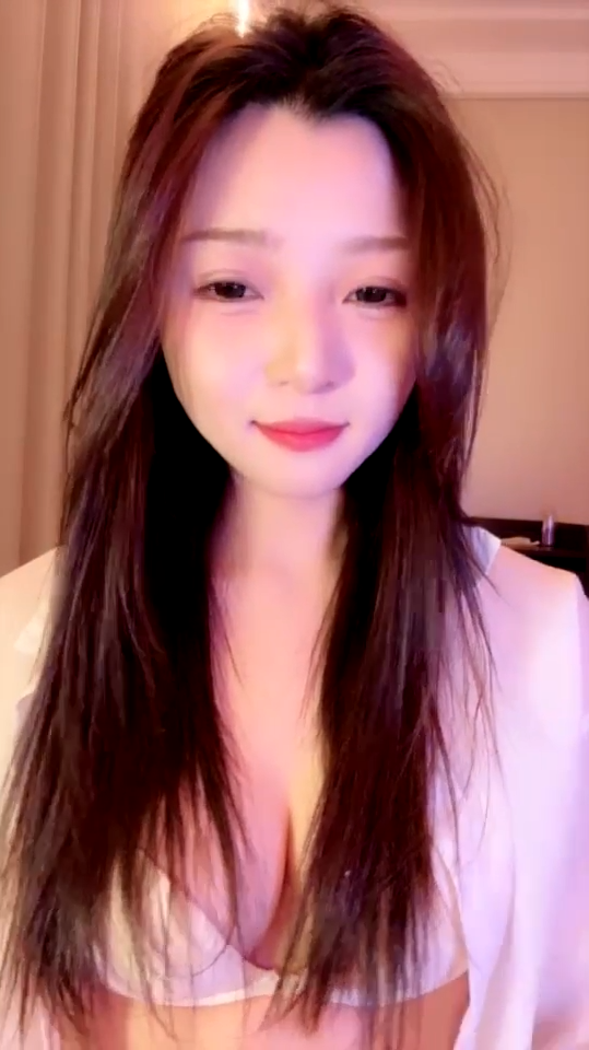 【笨蛋言言】绝美女神 美乳翘臀长腿嫩穴 全裸骚舞~道具自慰骚到炸裂!鸡儿邦邦硬