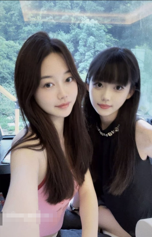 自拍照媲美女明星的拜金大学生被金主包养，骚婊上床后秒变阿黑颜小母狗【1.06g】