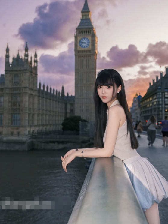 自拍照媲美女明星的拜金大学生被金主包养，骚婊上床后秒变阿黑颜小母狗【1.06g】