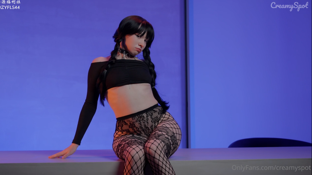 欧美炮机自慰博主【CreamySpot】Cosplay 性感黑丝 炮机自慰【1V 1.53GB】