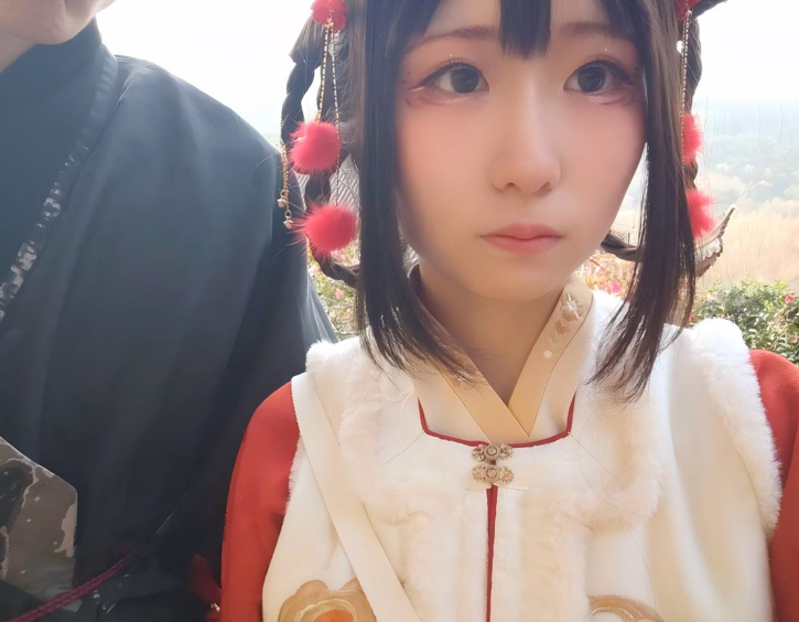 漫展19岁清纯学生妹，酒后被男友大粗屌后入，反差拉满到极致【8V 1GB】