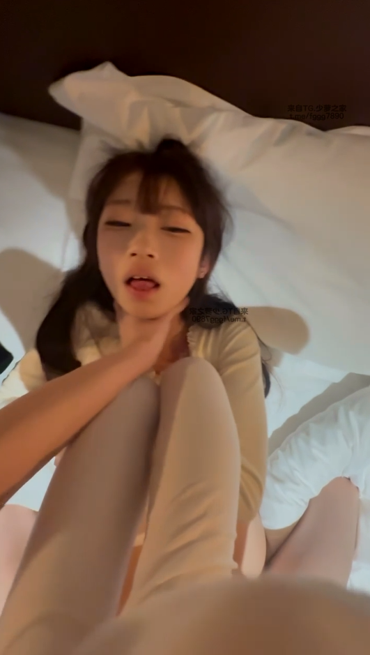 近期网传高颜值萝莉 极品白虎小穴做爱6v看着非常嫩 【6V 209MB】