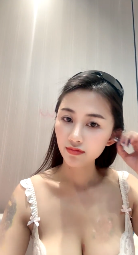 高颜值甜甜御姐【七七七分糖】木瓜奶大肥臀  逼毛浓厚 但是逼逼粉嫩 道具自慰喷水【2v】