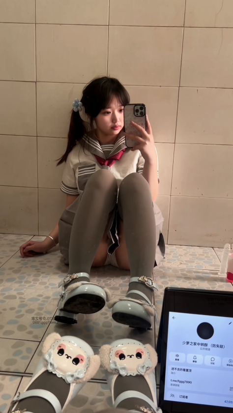 小鱼大王 788私定版双马尾灰丝对镜自慰到喷水 【2V 1.22GB】